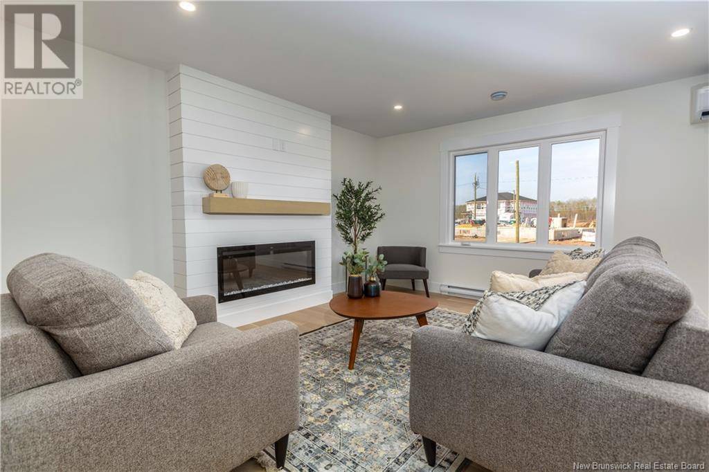 Moncton, NB E1G6G1,84 Rosenburg Street