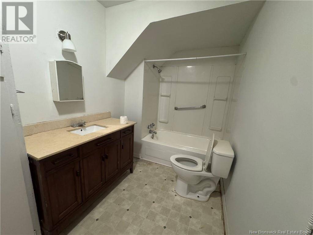 Saint John, NB E2M2C7,203 Queen Street W