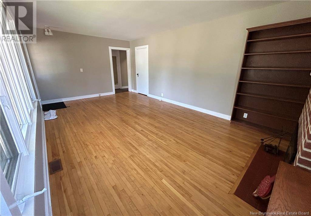 Fredericton, NB E3B3S7,693 Mitchell Street
