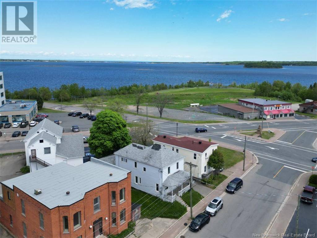 Bathurst, NB E2A1B8,285 St George