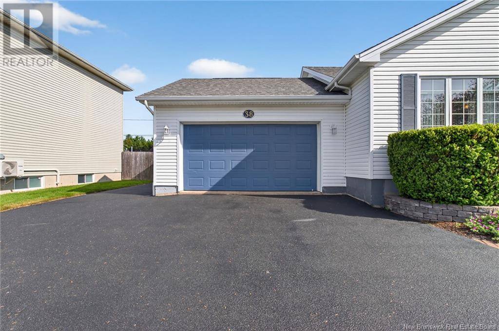 Moncton, NB E1C0B9,38 Cardigan Lane
