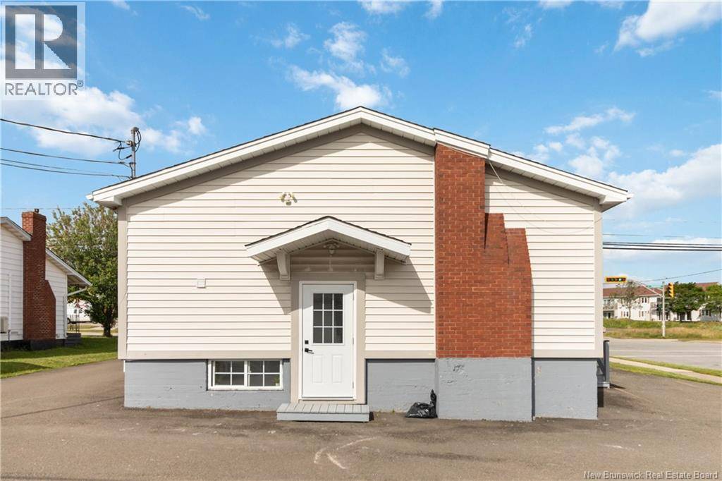 Moncton, NB E1C4K4,338 Kendra Street