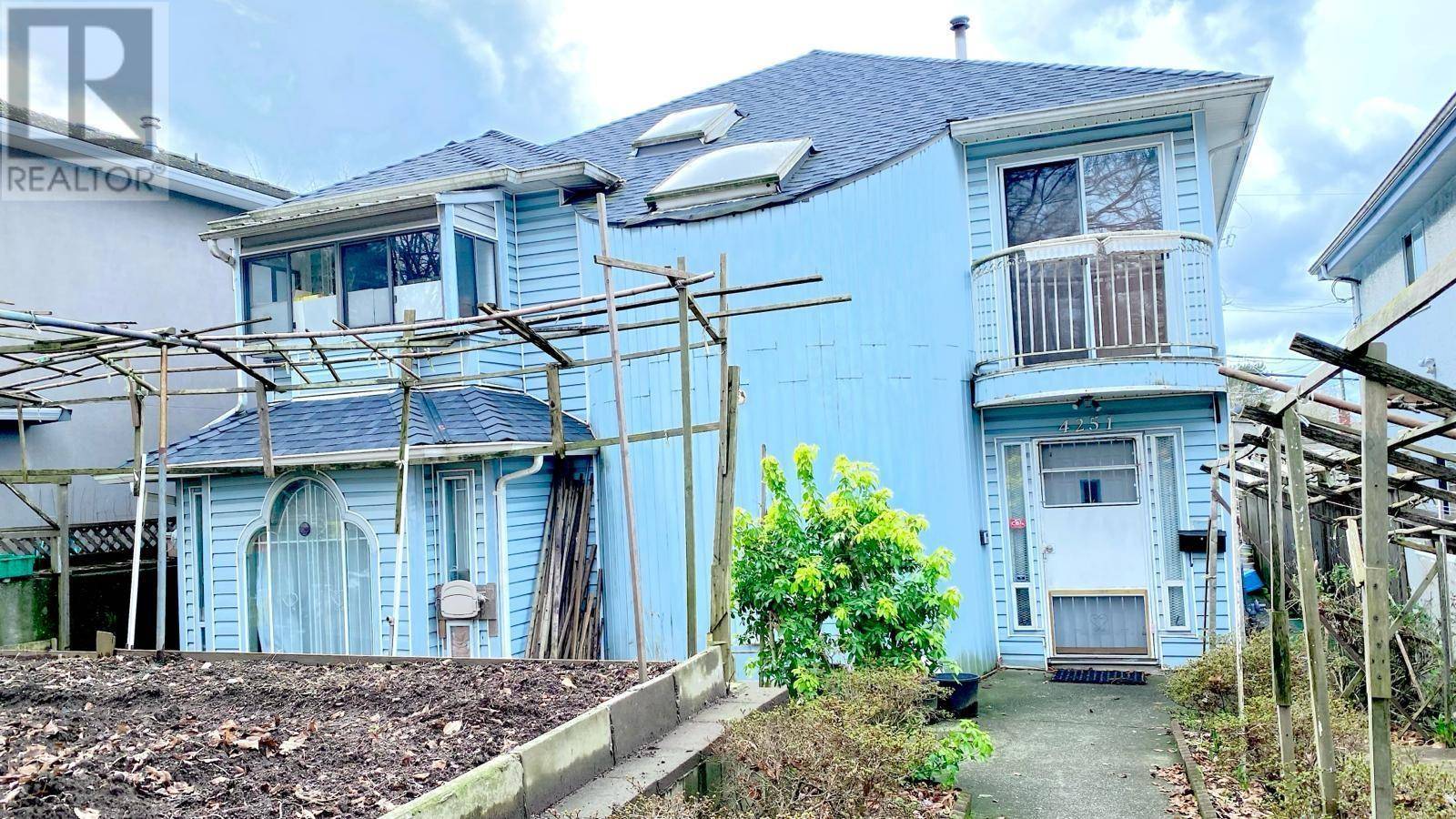 Vancouver, BC V5N5H6,4251 NANAIMO STREET