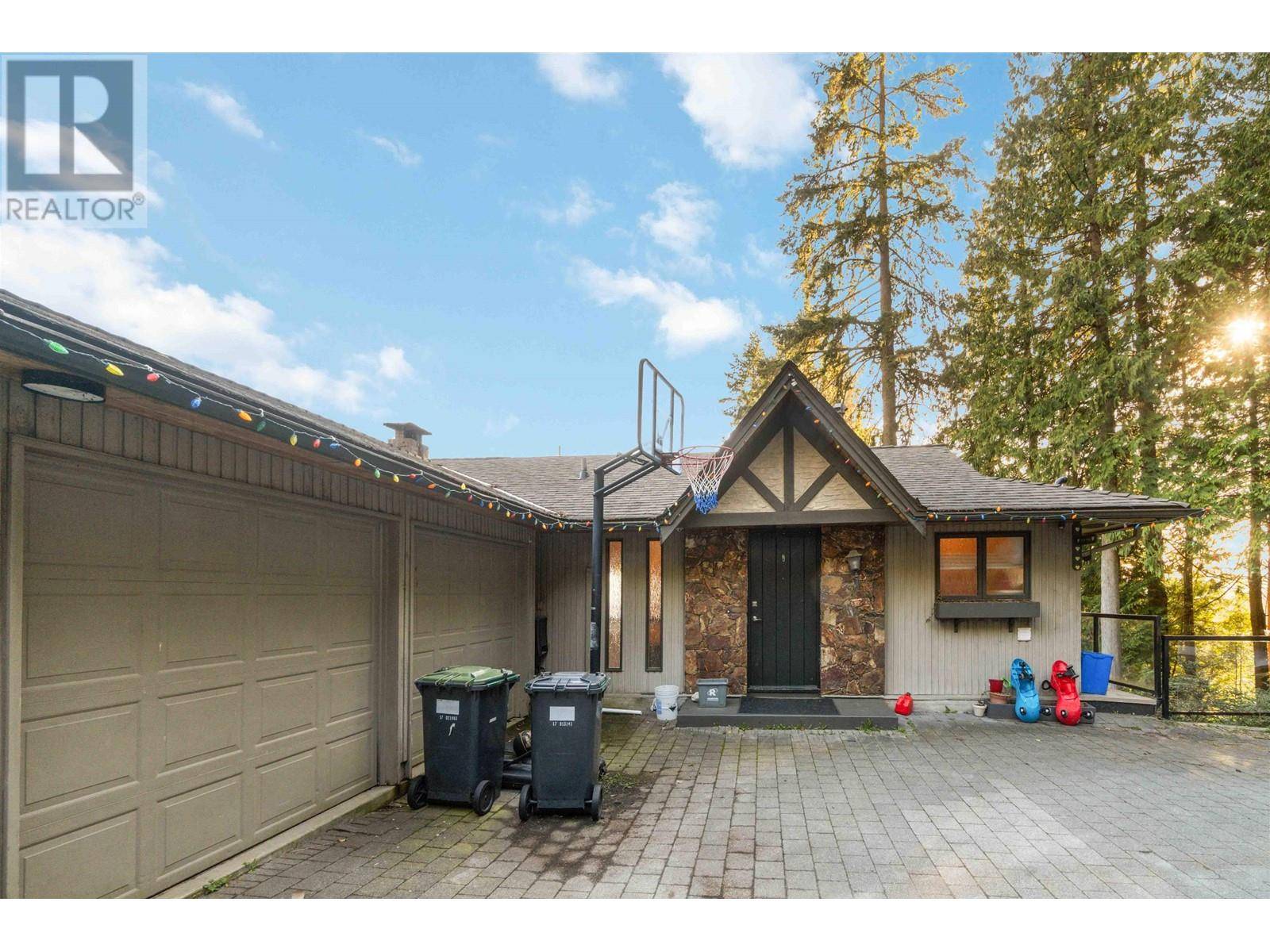 North Vancouver, BC V7R3K7,5189 MADEIRA COURT