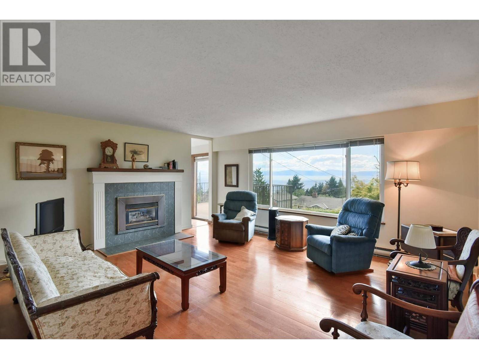 Sechelt, BC V7Z0B7,4938 LAUREL AVENUE