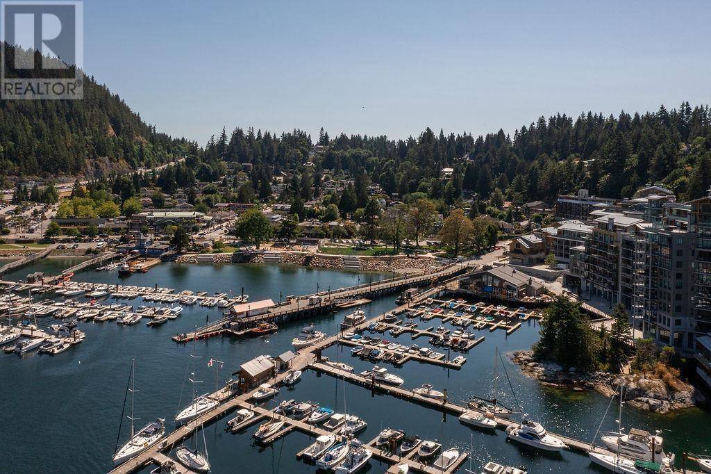 West Vancouver, BC V7W2B2,6687 NELSON AVE #406
