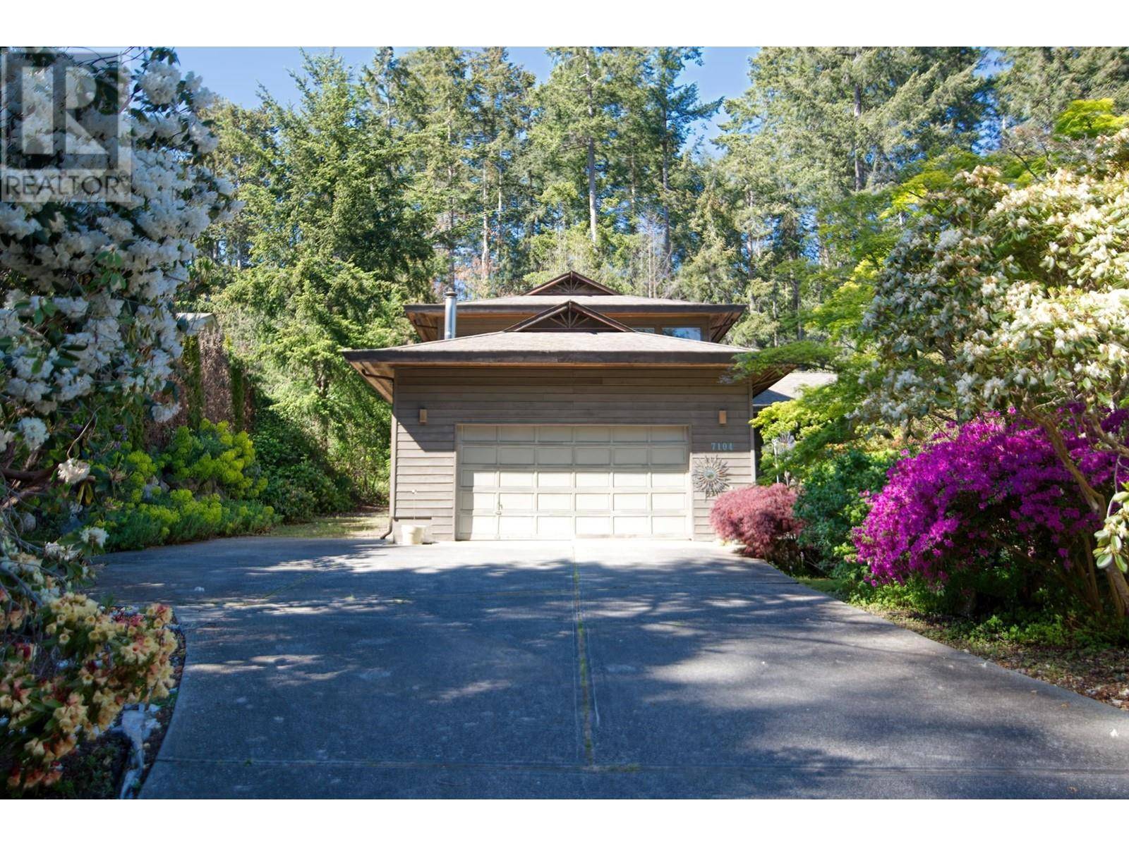 Sechelt, BC V7Z0N2,7104 DALE ROAD