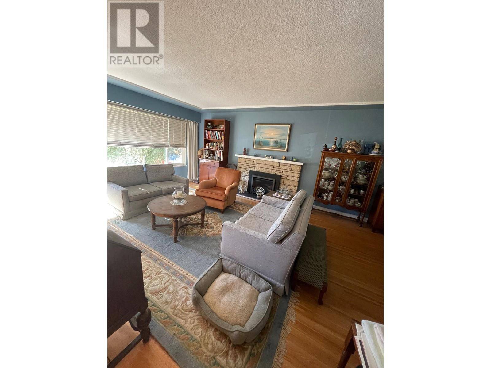Coquitlam, BC V3J3W5,634 GARDENA DRIVE
