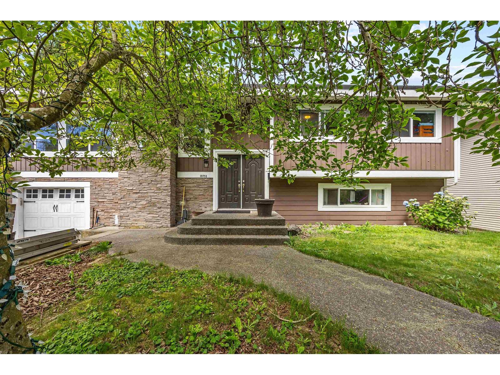 White Rock, BC V4B2Z1,13755 BLACKBURN AVENUE