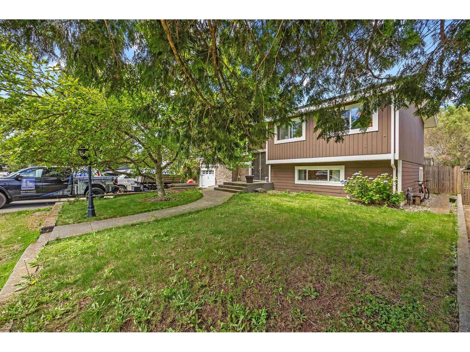 White Rock, BC V4B2Z1,13755 BLACKBURN AVENUE