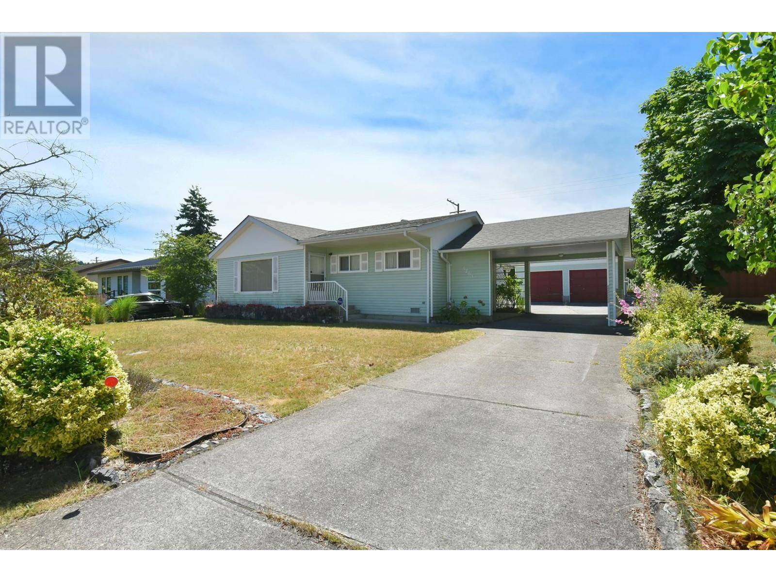 Sechelt, BC V0N3A0,5703 DOLPHIN STREET