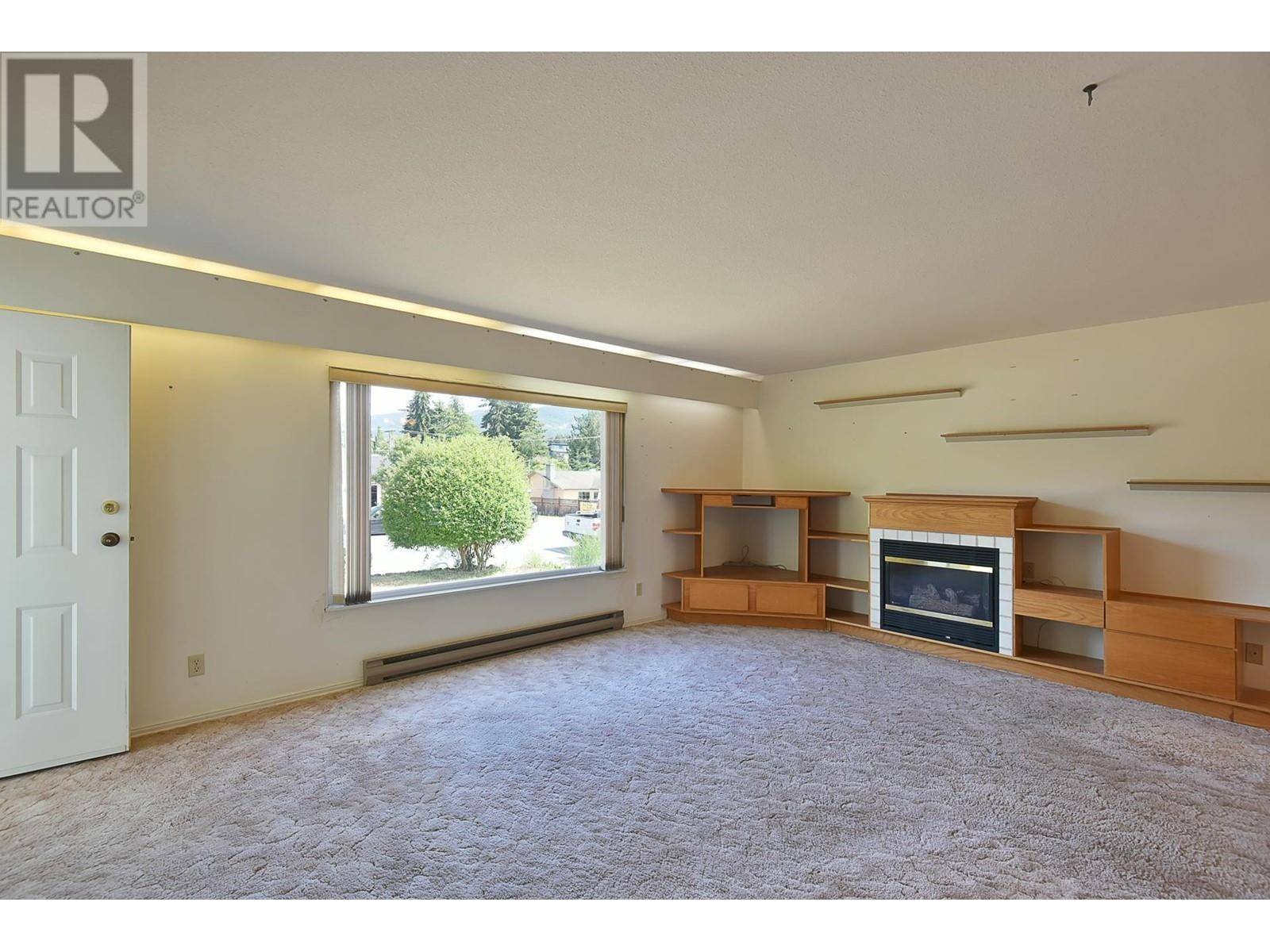 Sechelt, BC V0N3A0,5703 DOLPHIN STREET