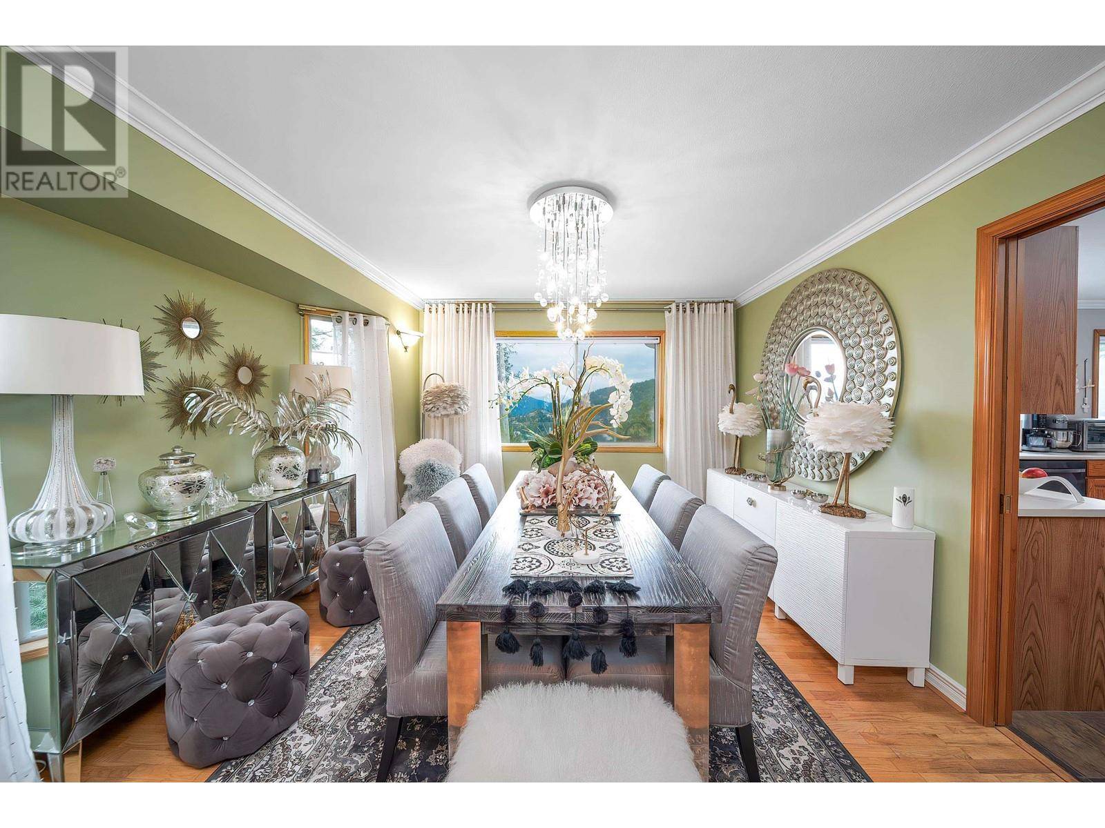 West Vancouver, BC V7W3A7,5343 MONTE BRE CRESCENT