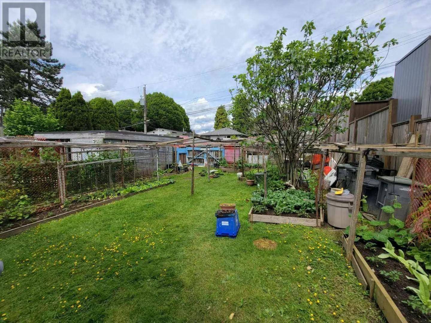 Vancouver, BC V5R4S8,2719 DUKE STREET