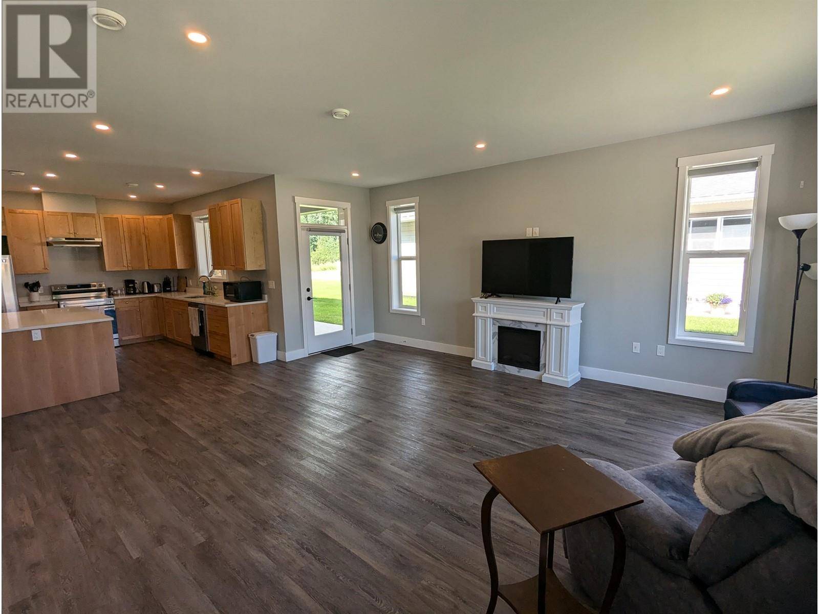 Smithers, BC V0J2N0,3360 FIRST AVE #103