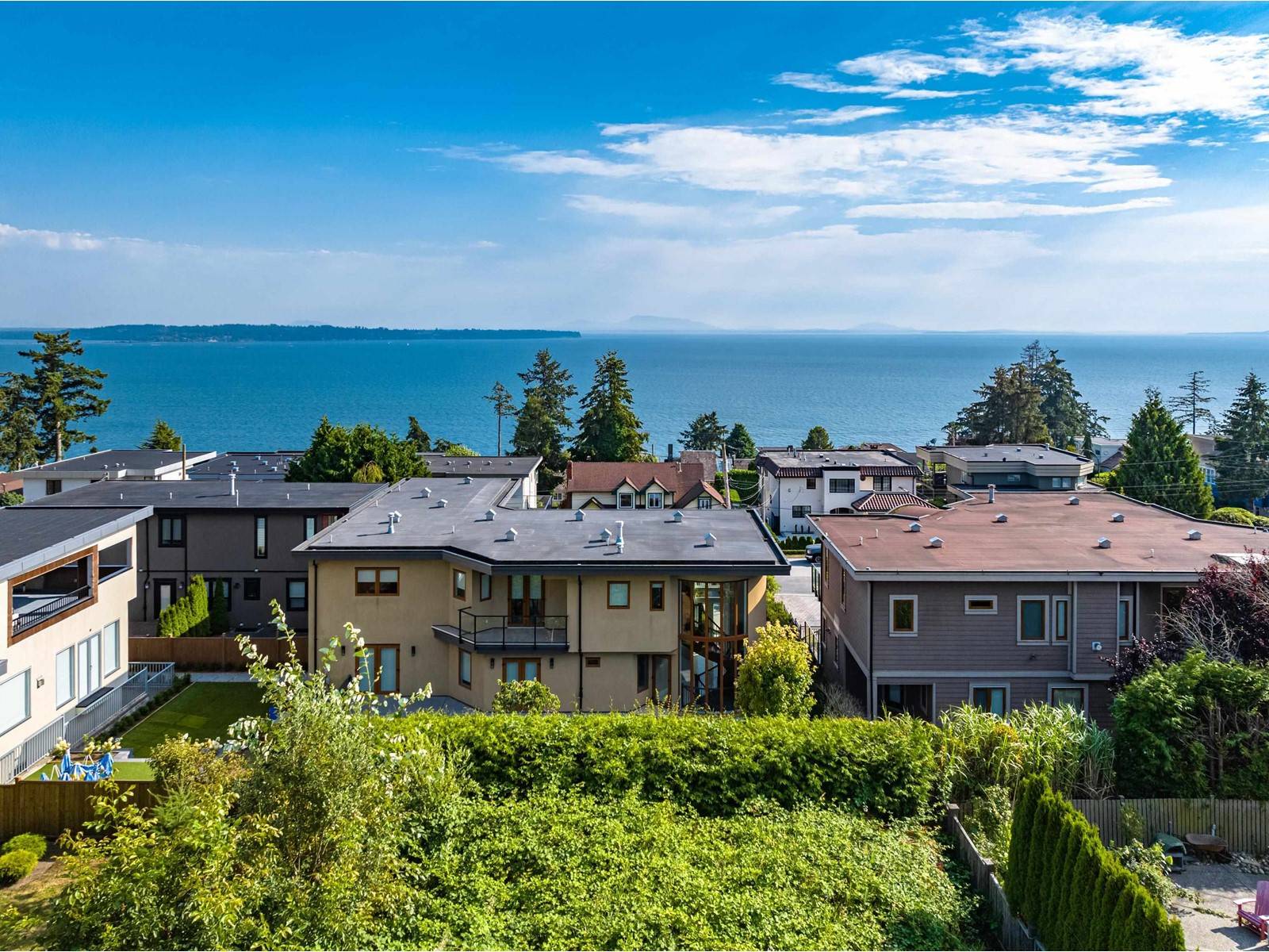 White Rock, BC V4B2Y3,14176 MALABAR AVENUE