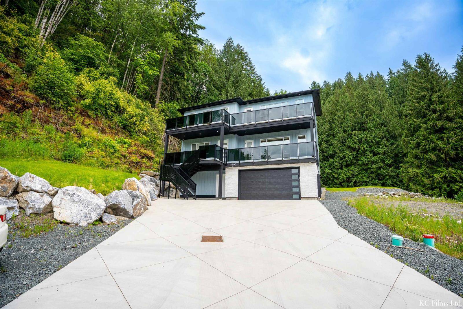 Chilliwack, BC V4Z0C7,8596 FOREST GATE DRIVE