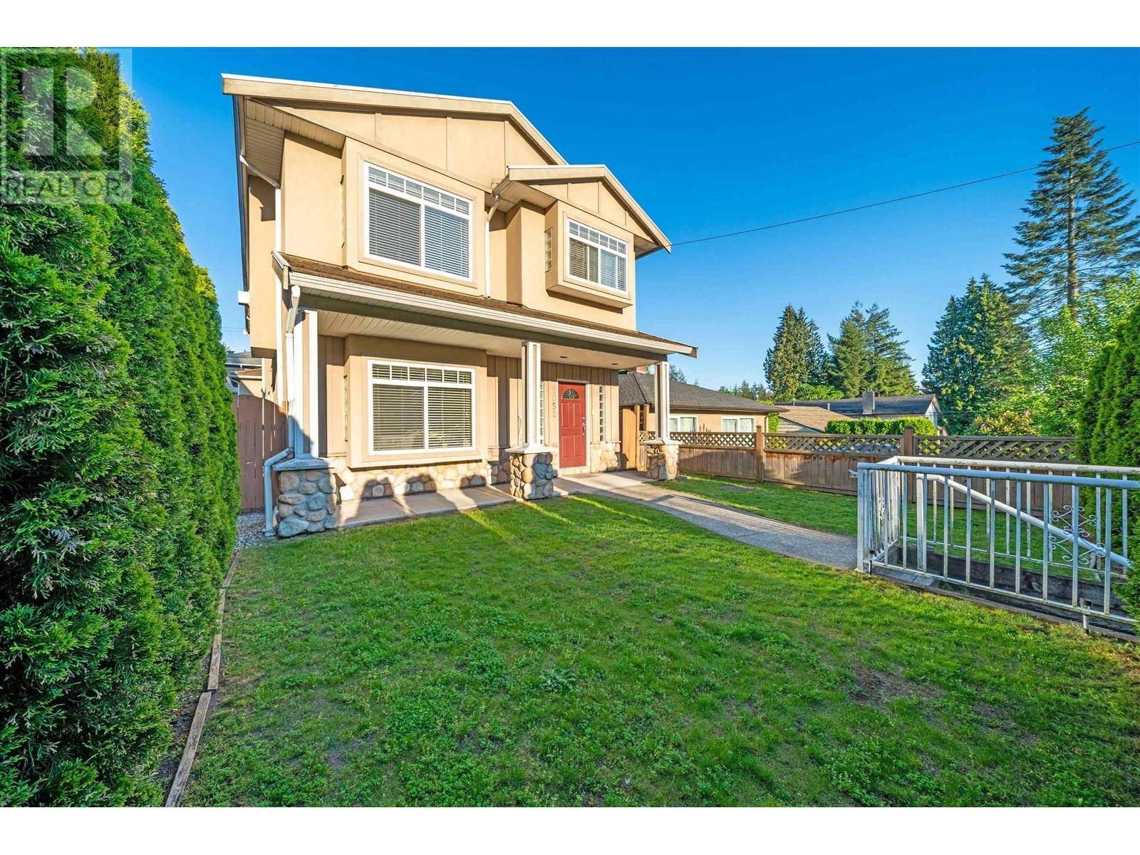 North Vancouver, BC V7M3B2,2052 WESTVIEW DRIVE