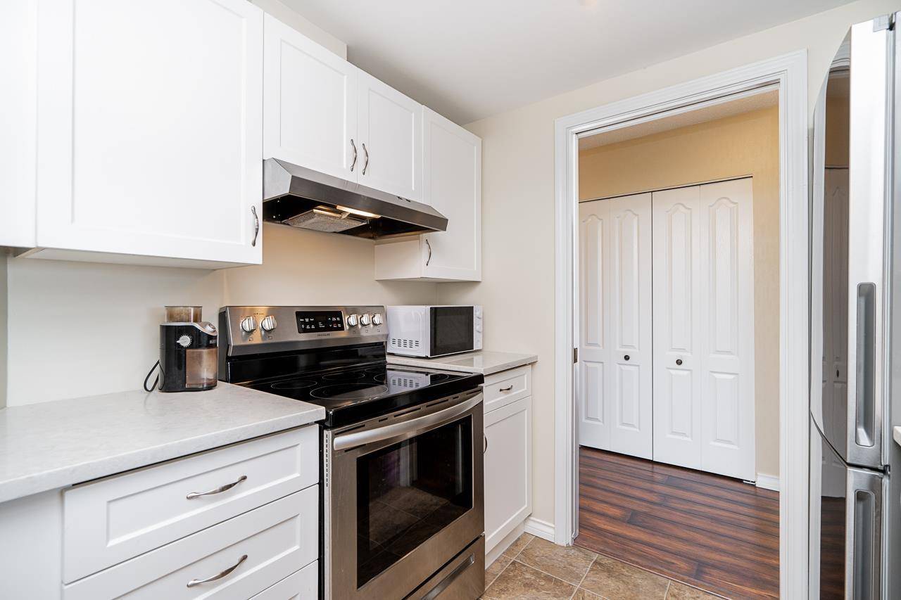 White Rock, BC V4B2P4,15111 RUSSELL #502