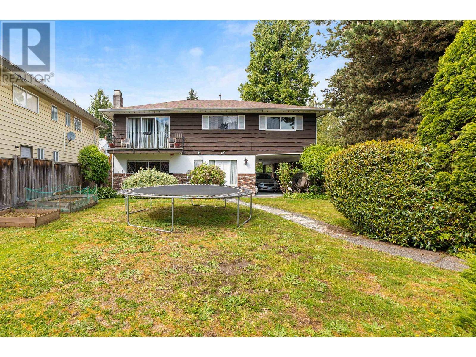 North Vancouver, BC V7L3Y9,2125 BOULEVARD CRESCENT