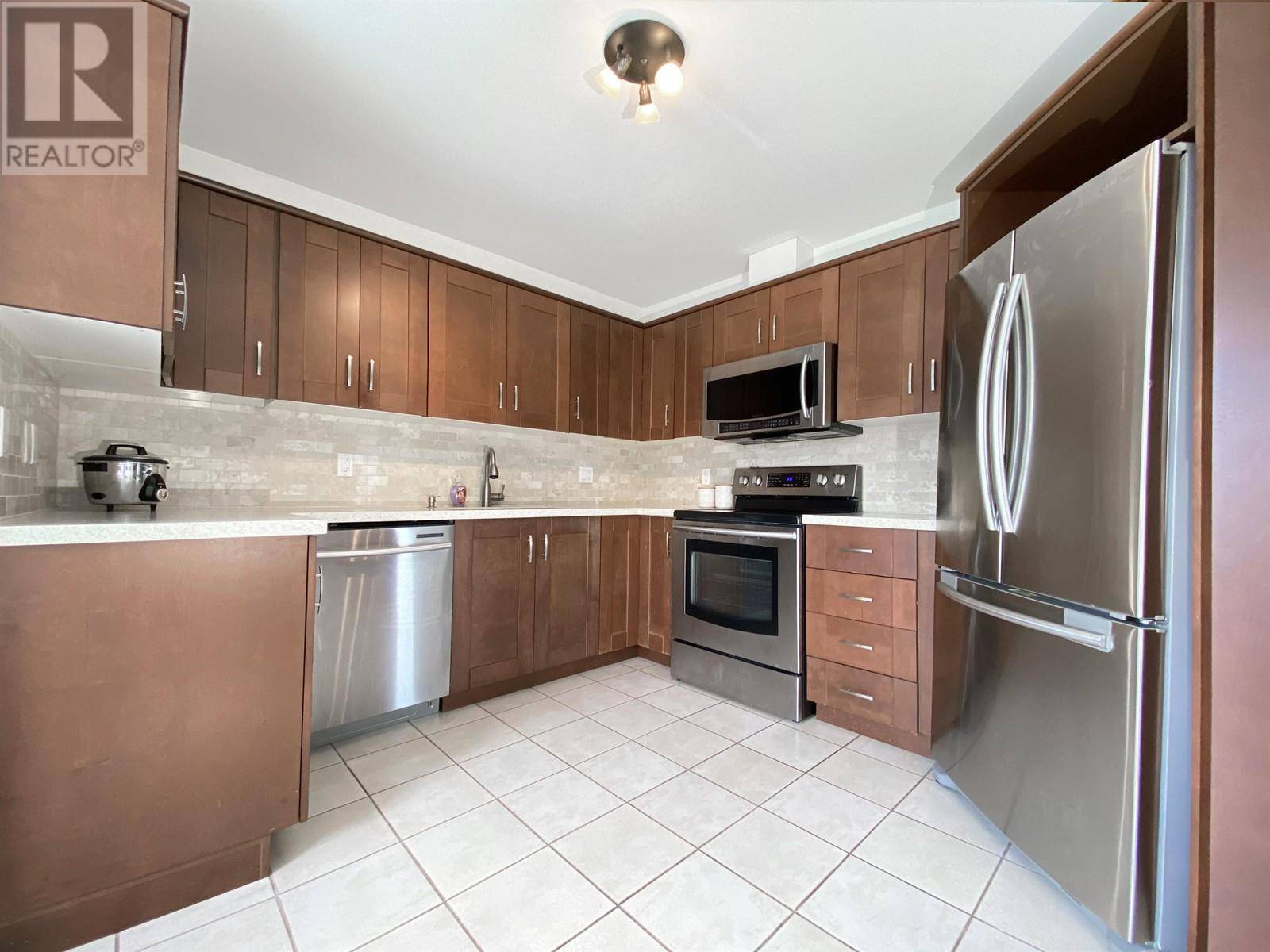 North Vancouver, BC V7P3R3,1085 West 17TH ST #305