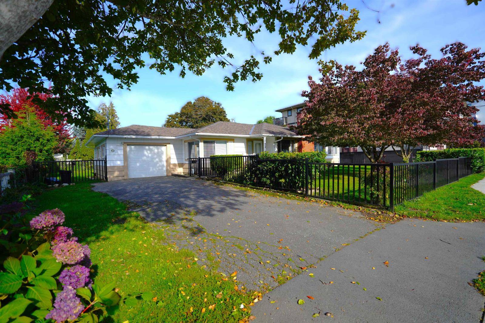 Chilliwack, BC V2P1V2,45521 SPADINA AVENUE