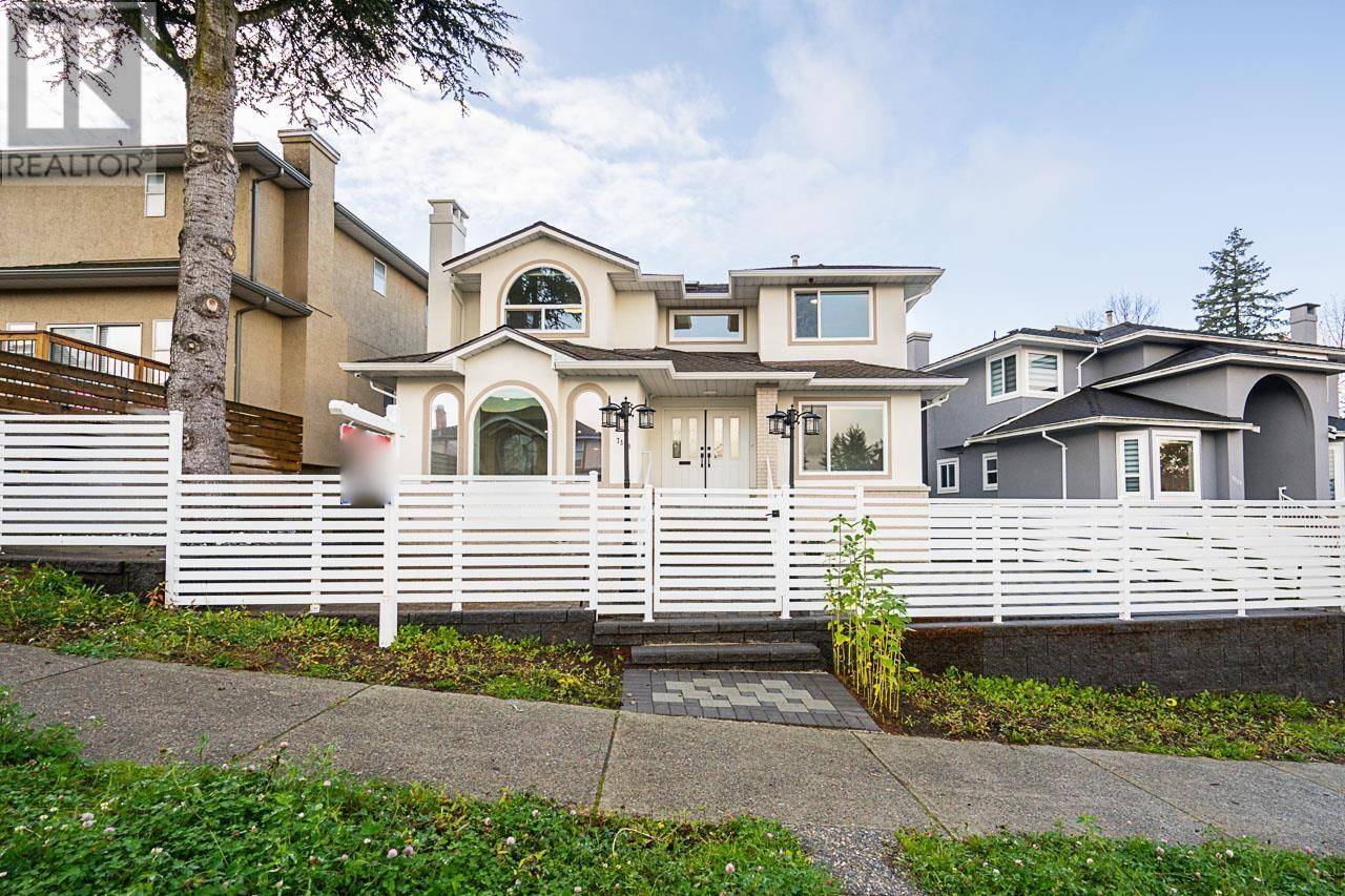 Burnaby, BC V3N4W1,7579 CASCADE STREET