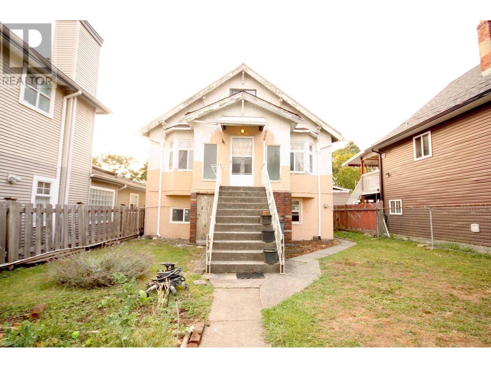 Vancouver, BC V5R3Z2,5011 CHATHAM STREET