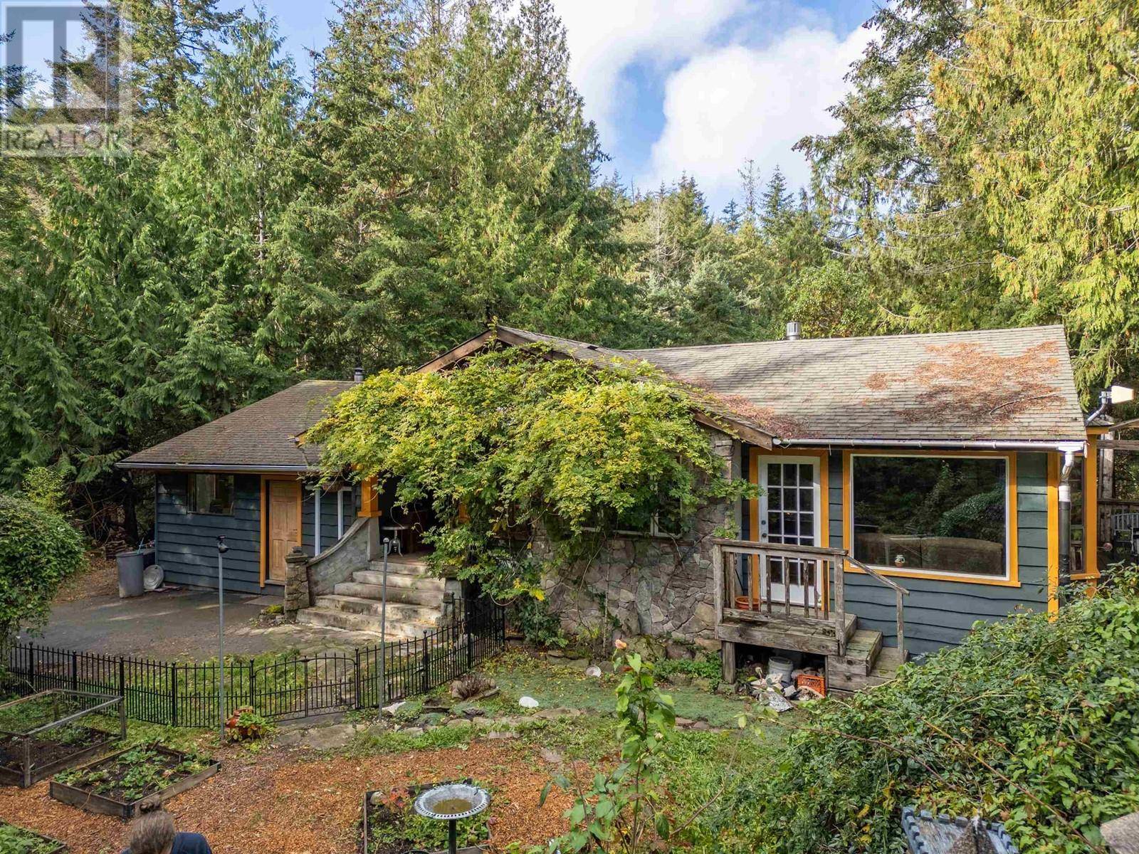 Pender Island, BC V0N2M1,4706 SCARFF ROAD