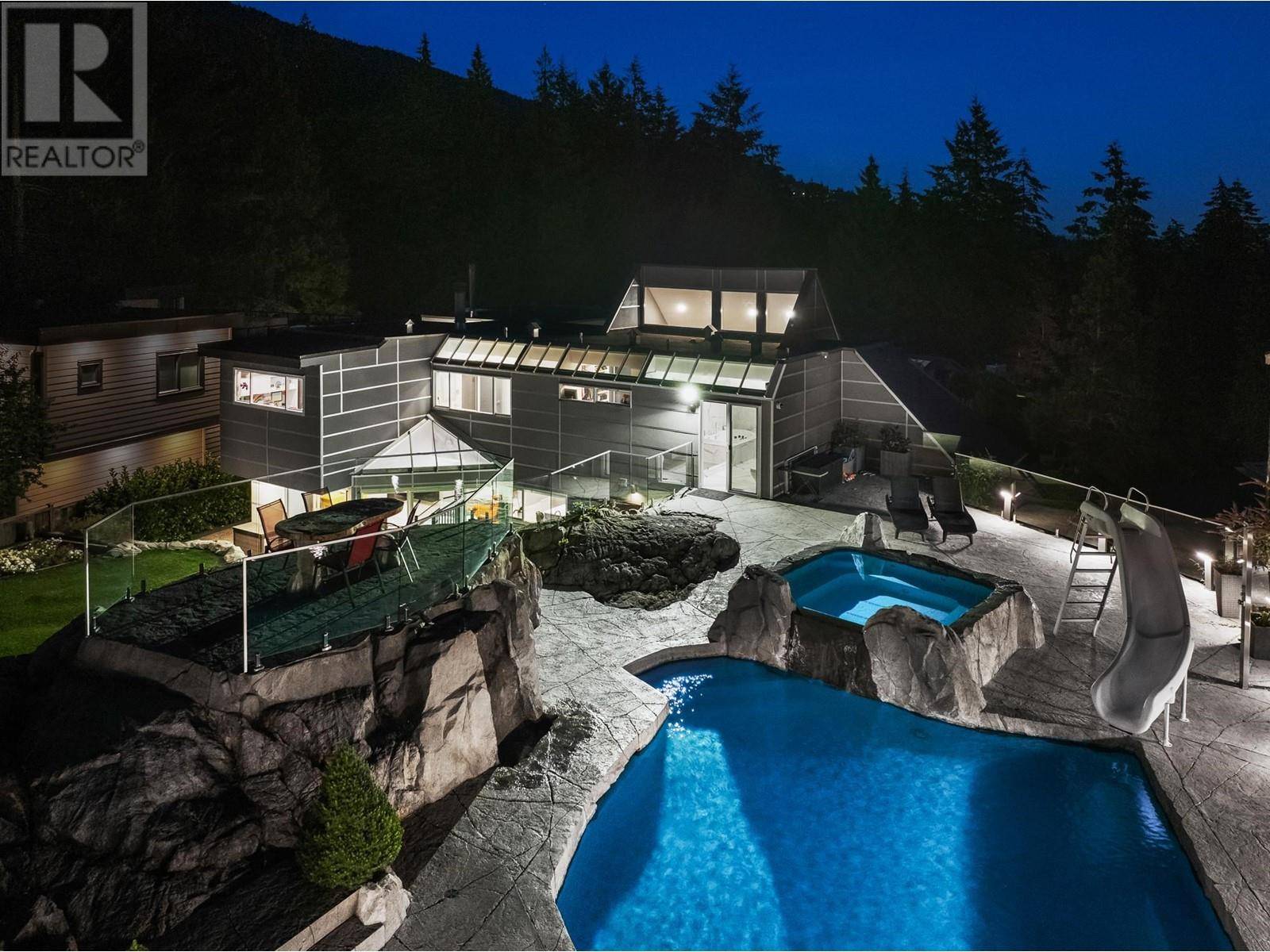 West Vancouver, BC V7V3H8,3722 SOUTHRIDGE PLACE