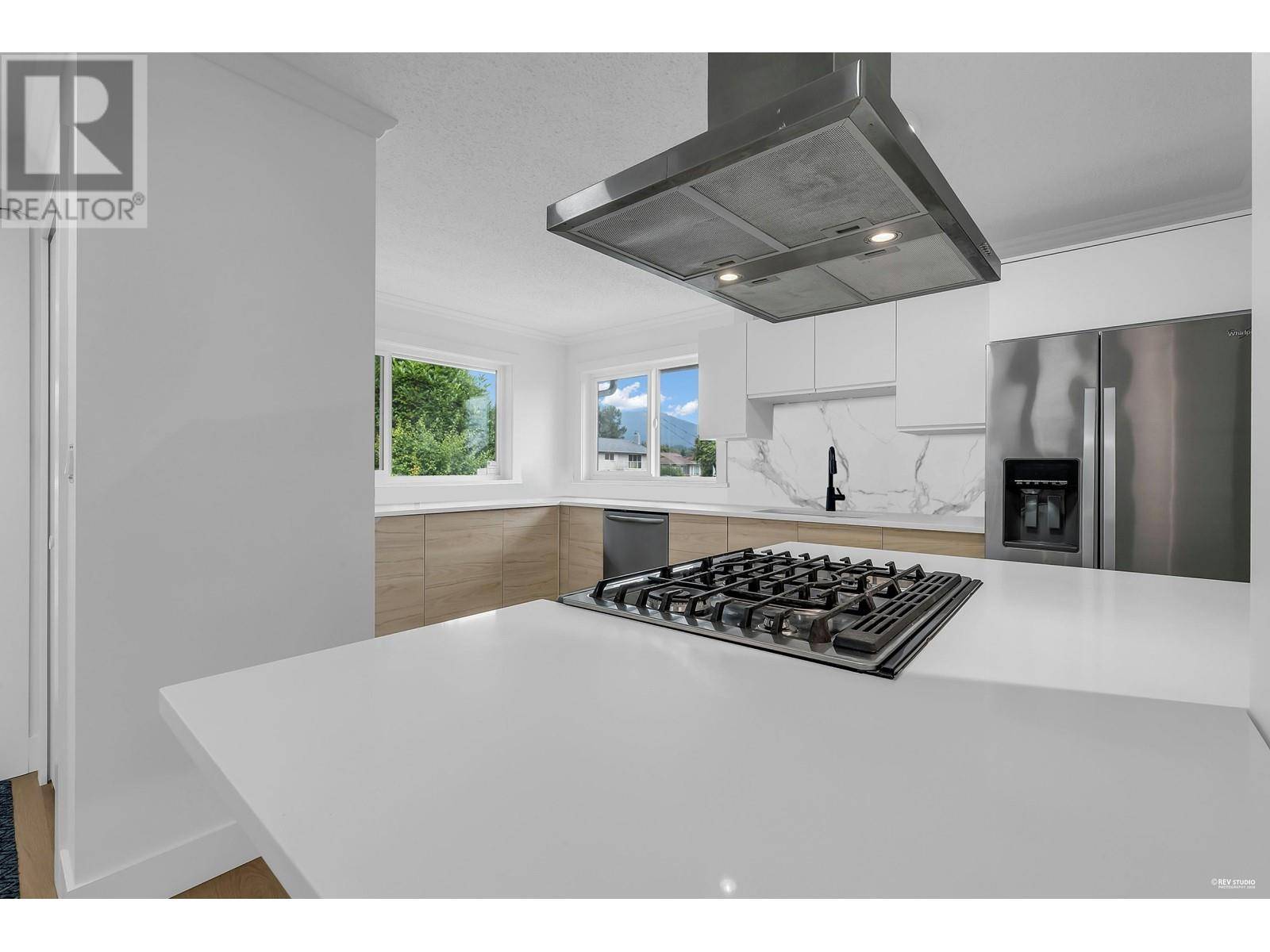 North Vancouver, BC V7L1K3,937 E 4TH STREET