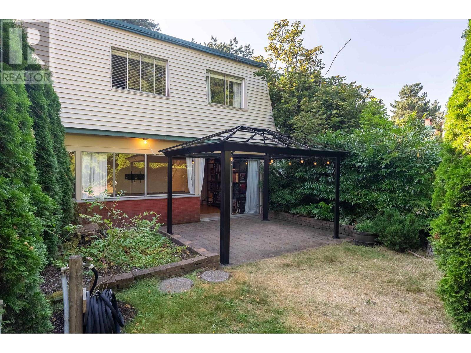 North Vancouver, BC V7N3X5,611 WESTVIEW CRESCENT