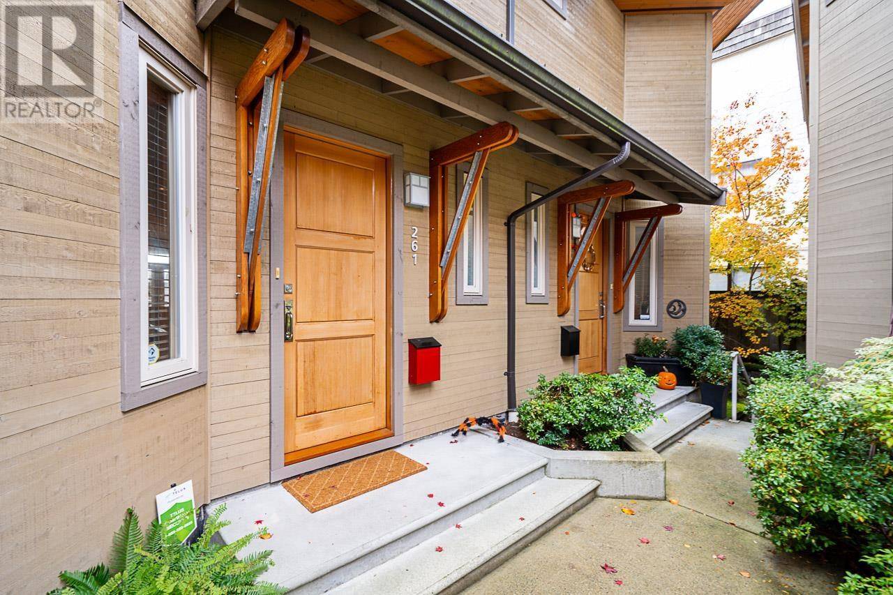 North Vancouver, BC V7M1J9,261 W 5TH STREET