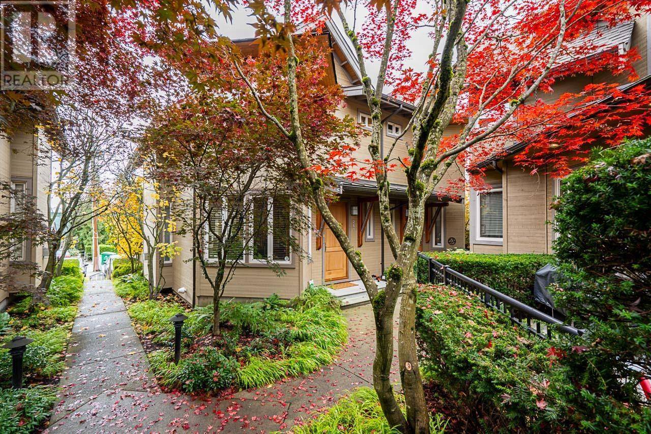 North Vancouver, BC V7M1J9,261 W 5TH STREET