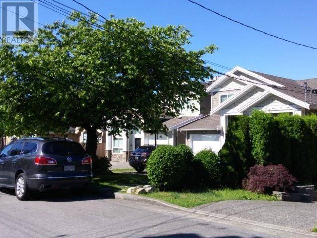 Burnaby, BC V5H2L1,5249 CHESHAM AVENUE