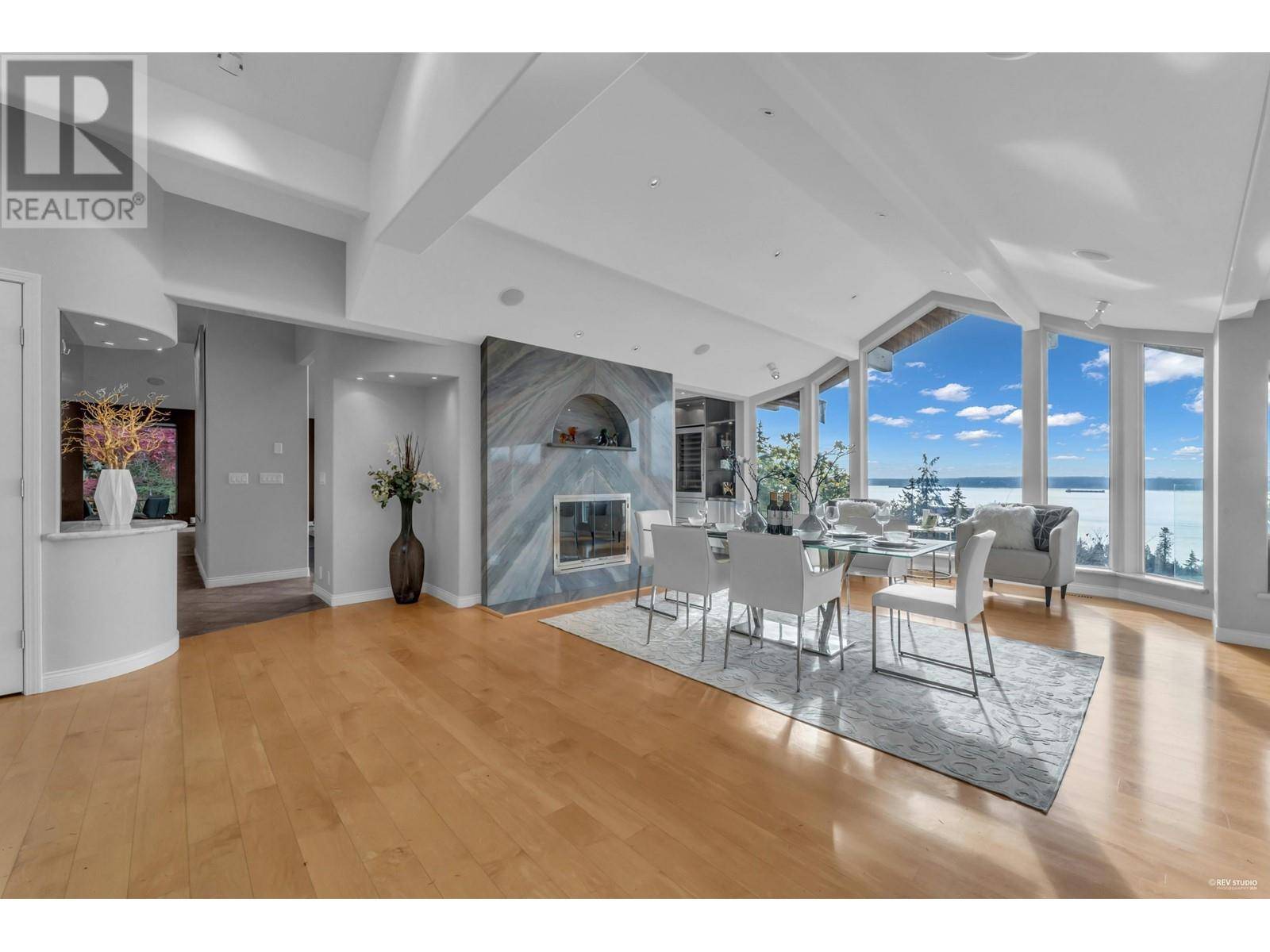 West Vancouver, BC V7W1A8,4253 ROCKBANK PLACE