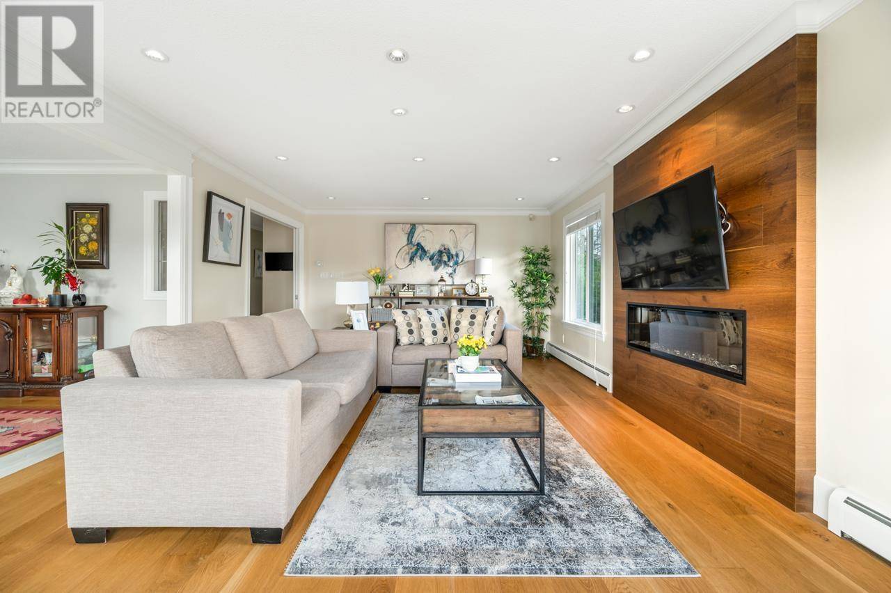 Vancouver, BC V5R3S7,5905 EARLES STREET