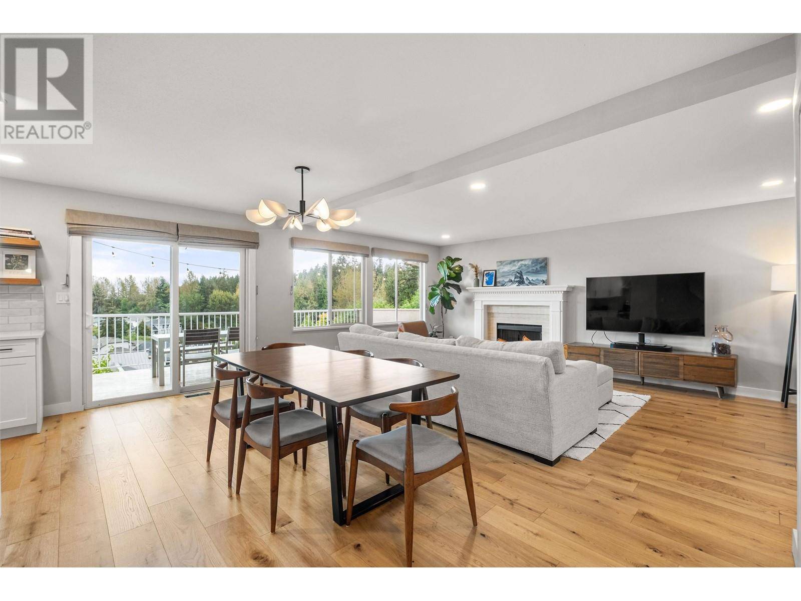 North Vancouver, BC V7N1E7,515 TEMPE CRESCENT