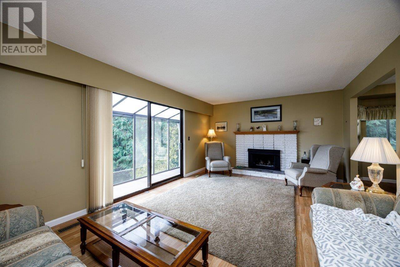 North Vancouver, BC V7J1Y2,1672 PIERARD ROAD