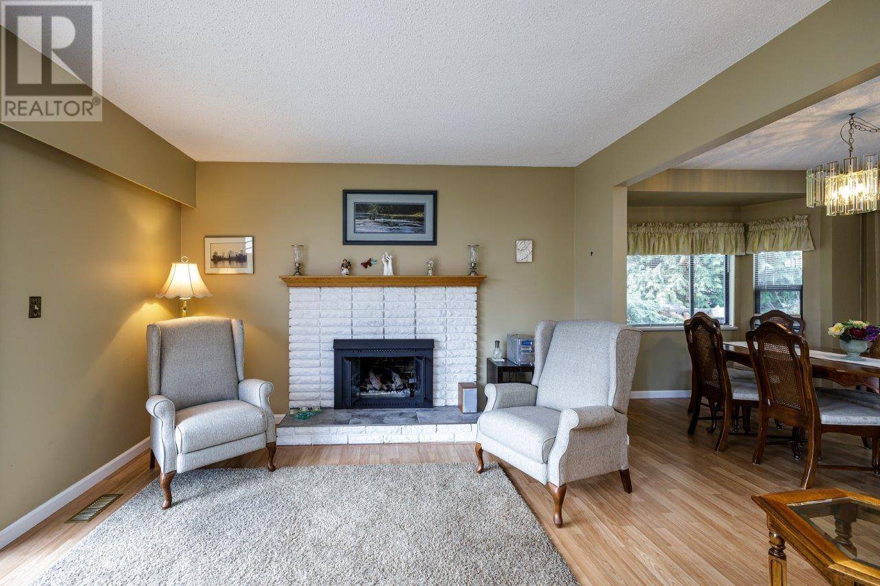 North Vancouver, BC V7J1Y2,1672 PIERARD ROAD