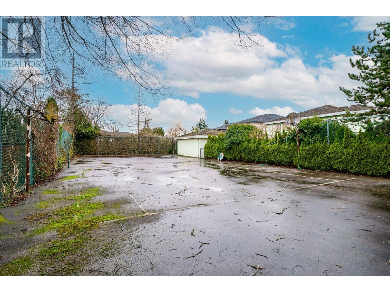 Richmond, BC V7C2C6,5851 GIBBONS DRIVE