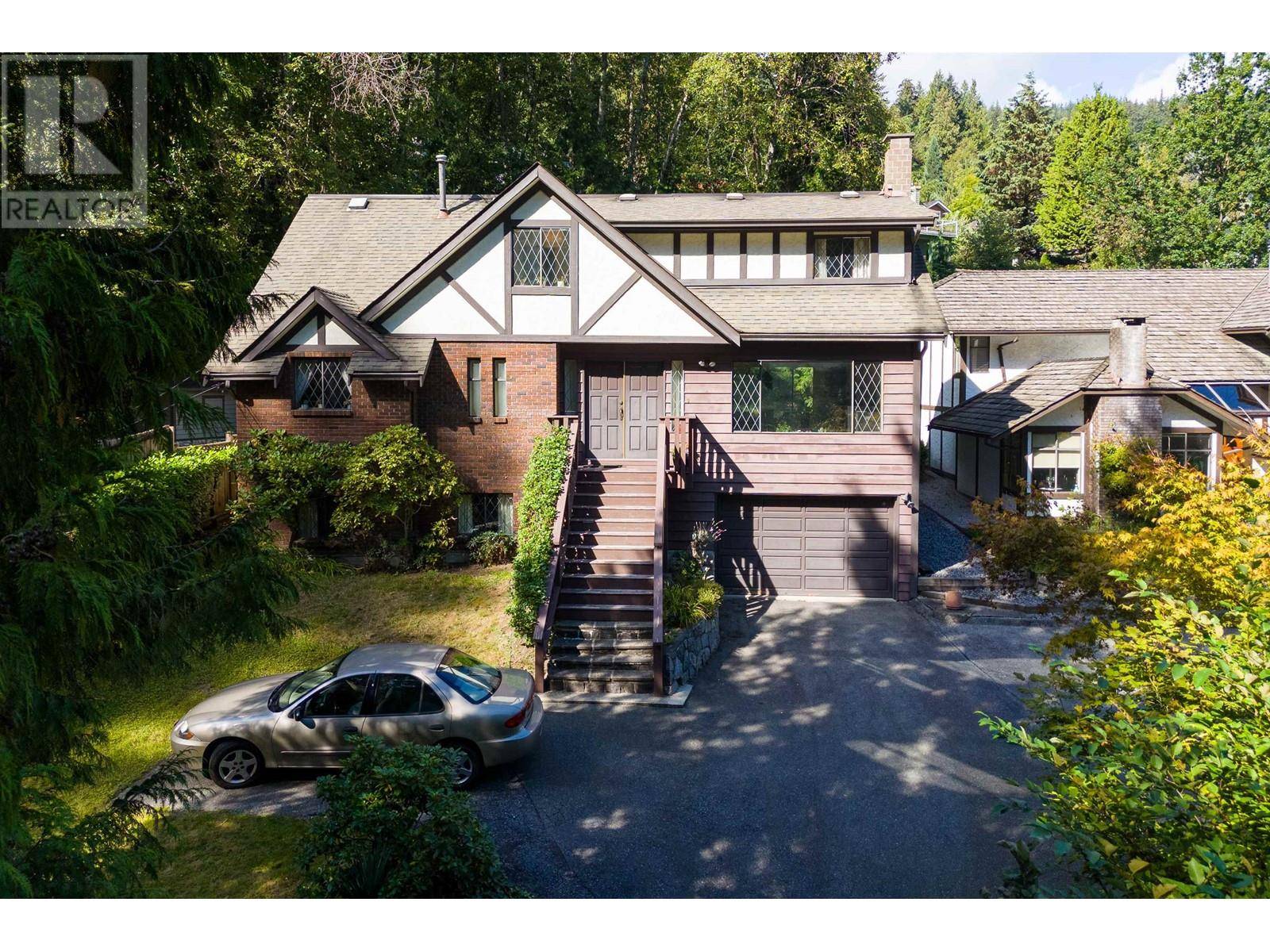 North Vancouver, BC V7K1K7,864 WELLINGTON DRIVE