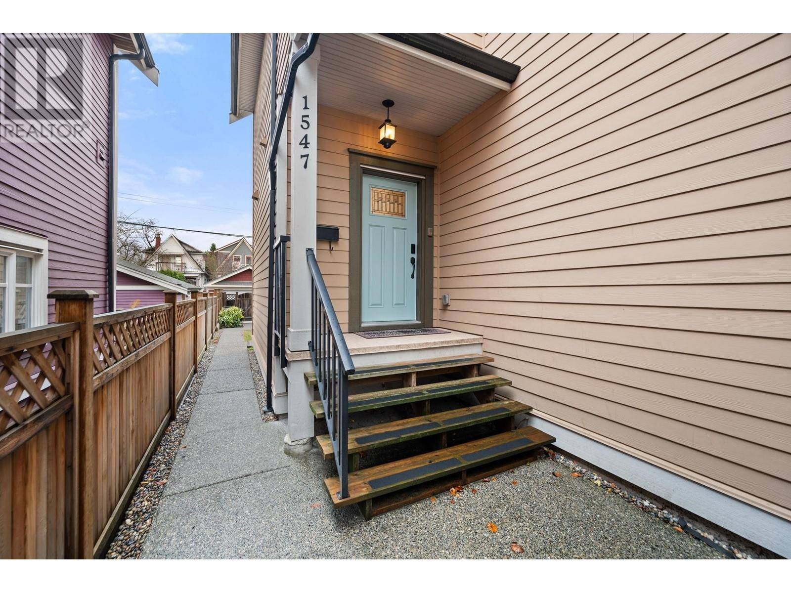 Vancouver, BC V5N2B8,1547 E 13TH AVENUE