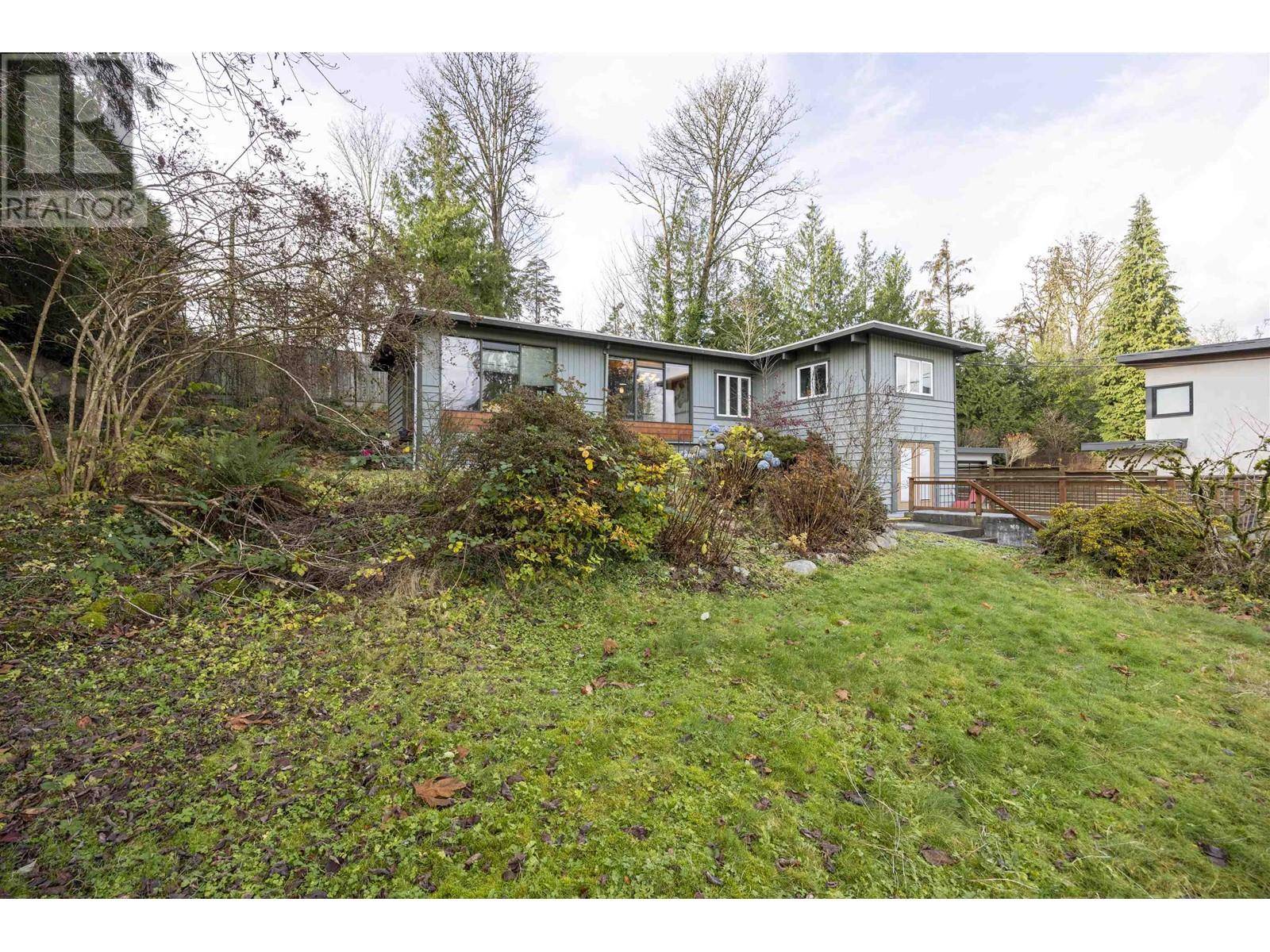 North Vancouver, BC V7G1N7,873 BAYCREST DRIVE