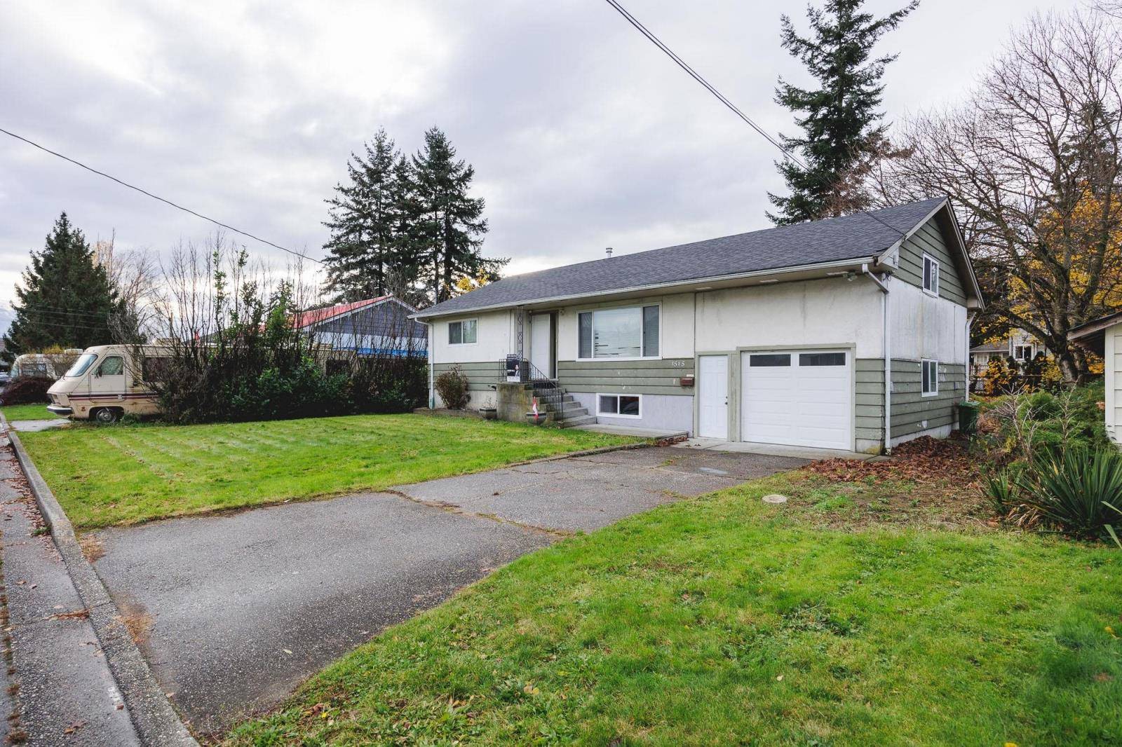 Chilliwack, BC V2P5R5,8585 HOWARD CRESCENT