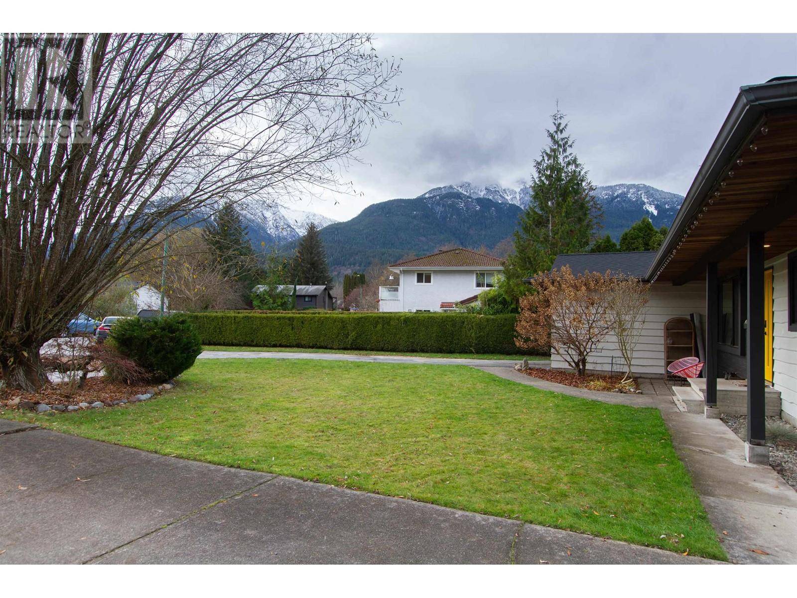 Squamish, BC V0N1H0,1360 OAK PLACE