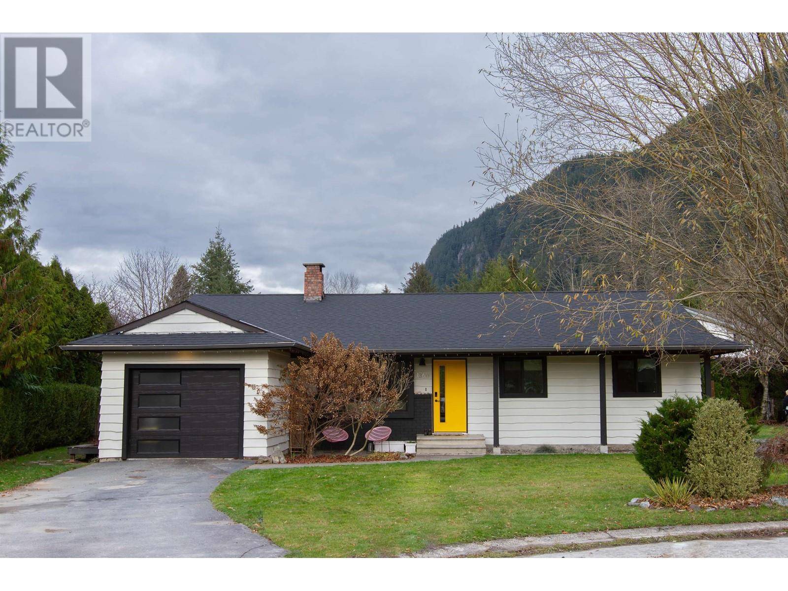 Squamish, BC V0N1H0,1360 OAK PLACE