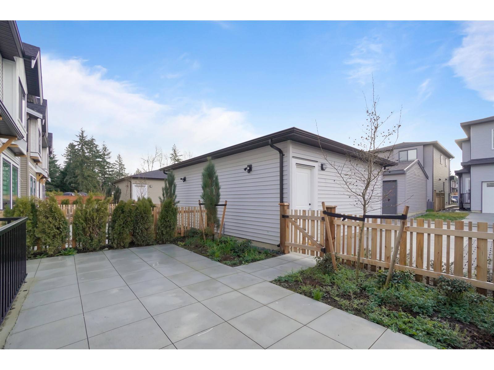 Langley, BC V2Y3S8,20516 76 AVENUE