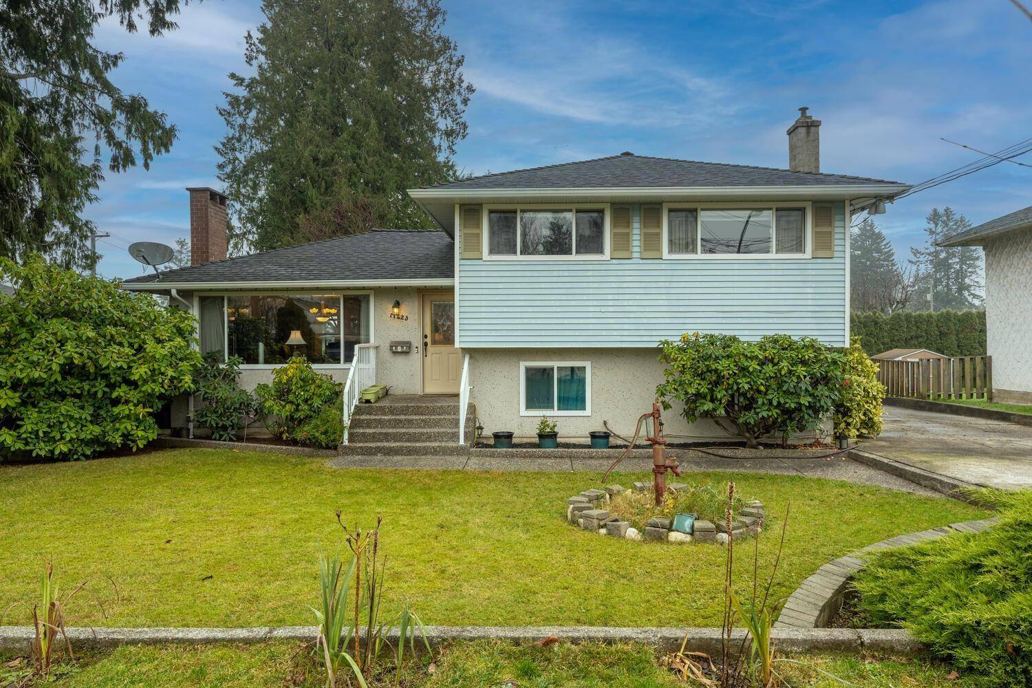 Delta, BC V4C3R3,11423 94 AVENUE