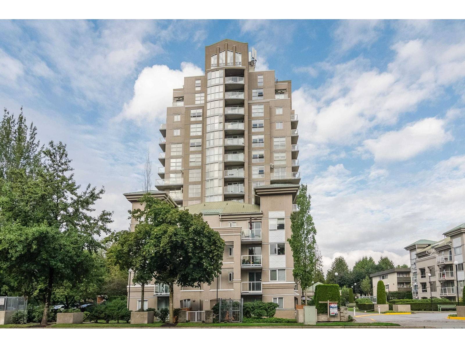 Surrey, BC V3T5T8,10523 UNIVERSITY #1301